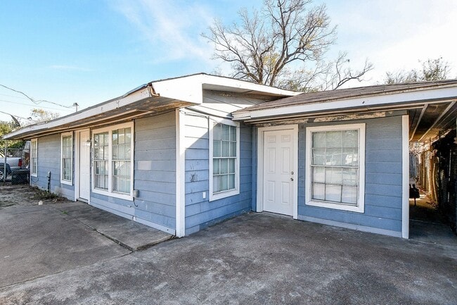 Building Photo - 8308 John St