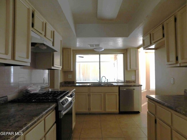 Building Photo - 305 Garden Grove Ln