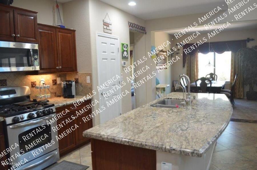 Building Photo - 1912 W Black Hill Rd