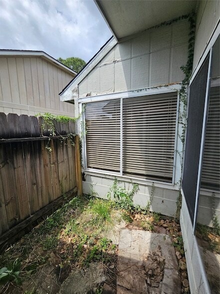 Building Photo - 17051 Carbridge Dr