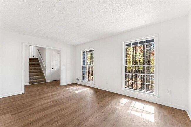 Building Photo - 444 Wellington Way