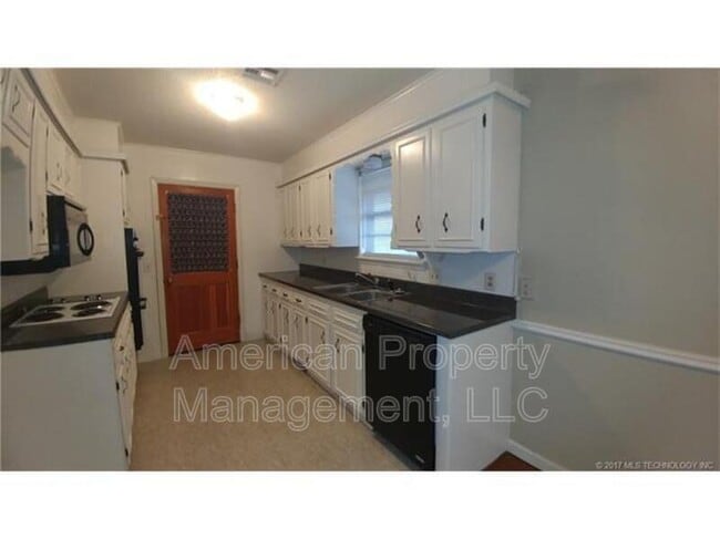 Building Photo - 8113 E 23rd St