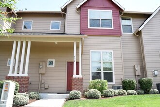 Building Photo - No Screening Fees! Beautiful 3 bed 2.5 bath townhome for rent!