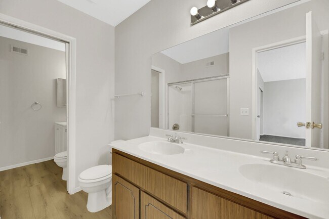 Building Photo - Cute 2 bedroom condo
