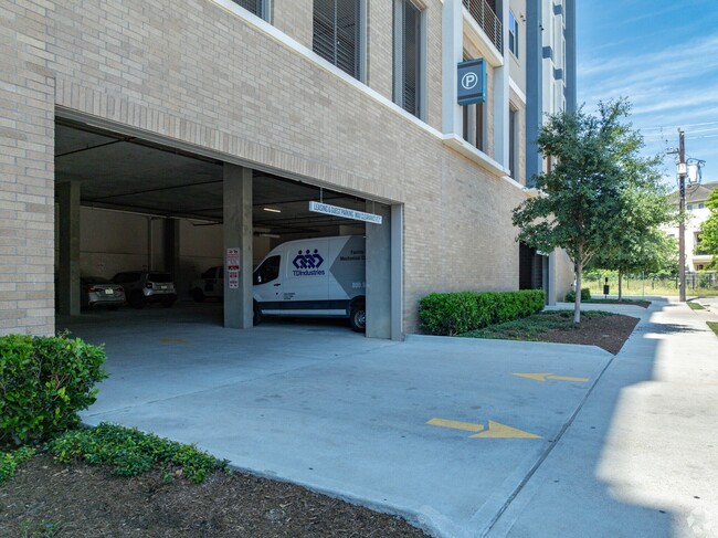 Building Photo - 3636 W Dallas St