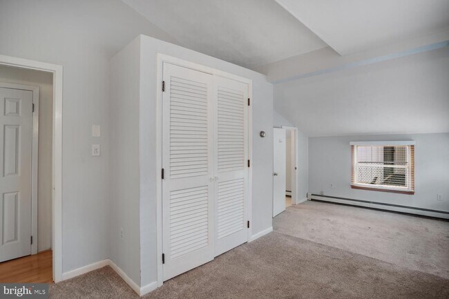 Building Photo - 9 Admiral Dr