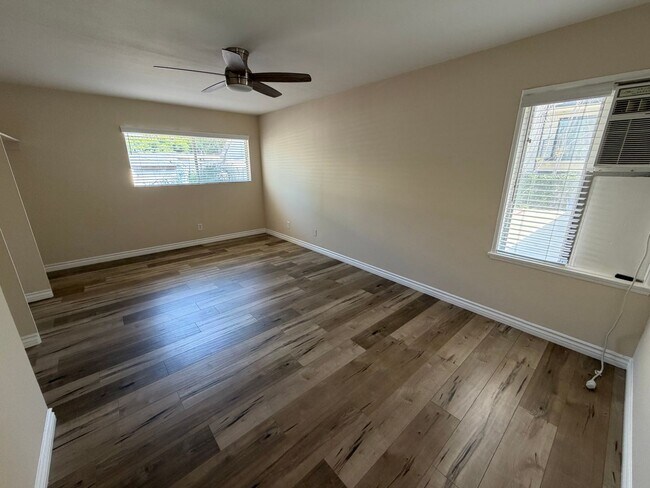 Building Photo - c6048