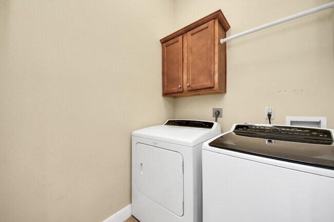 Building Photo - 10342 Solitaire Cir