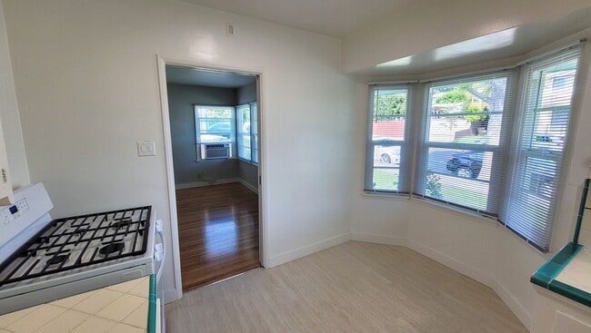 Building Photo - s6013