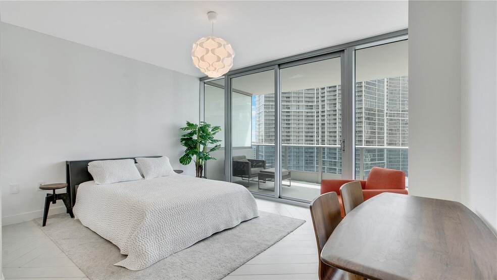 Building Photo - 200 Biscayne Boulevard Way