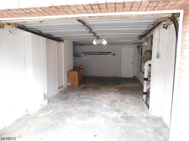 Building Photo - 21 W 14th St