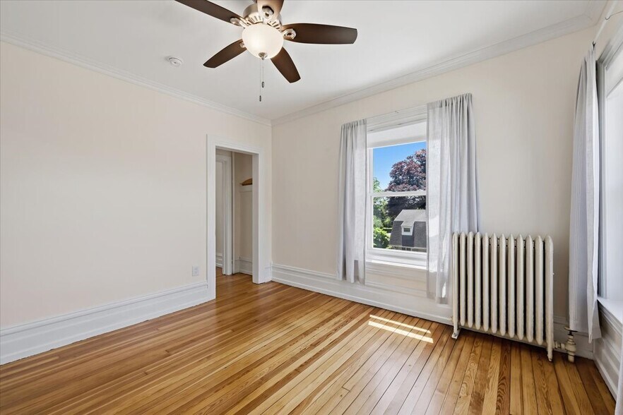 Building Photo - 606 5th St