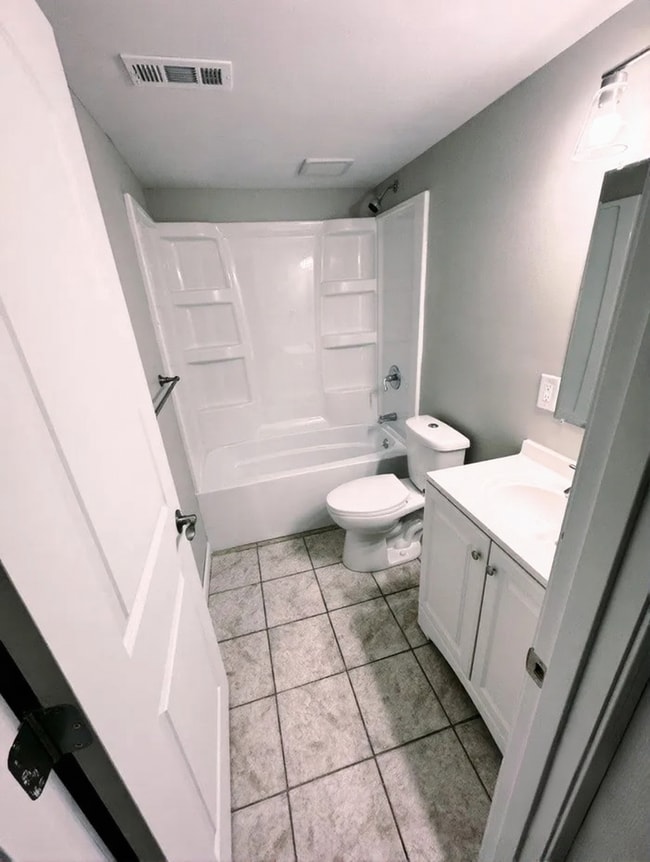 Building Photo - 3622 Douglas Ave