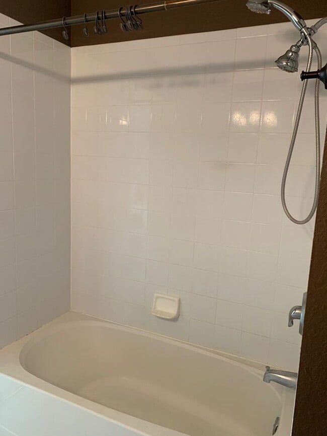 Building Photo - Luxury Townhome for Rent in Gated Dunwoody...