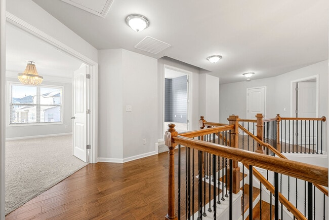 Building Photo - 5230 Scenic Valley Dr