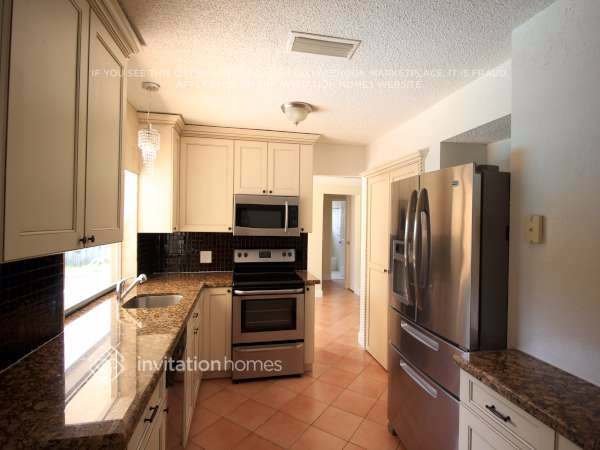 Building Photo - 11360 NW 37th Pl