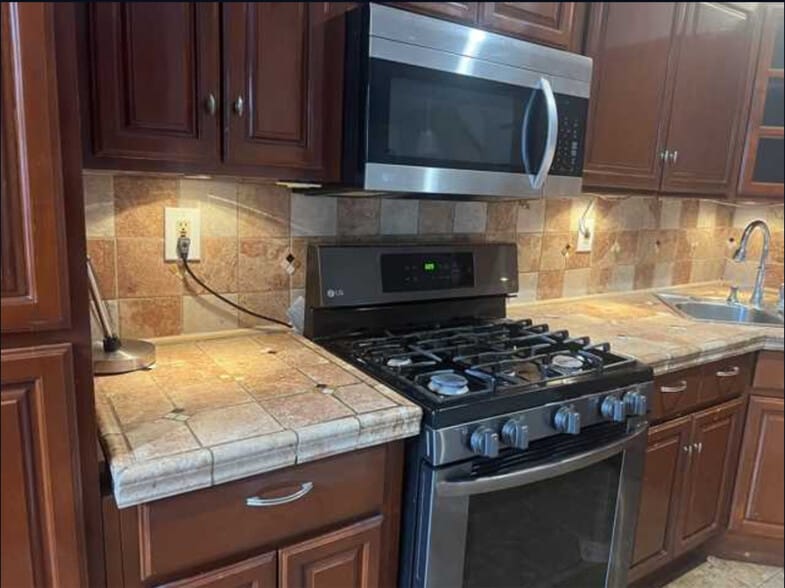 Building Photo - 4337 H St