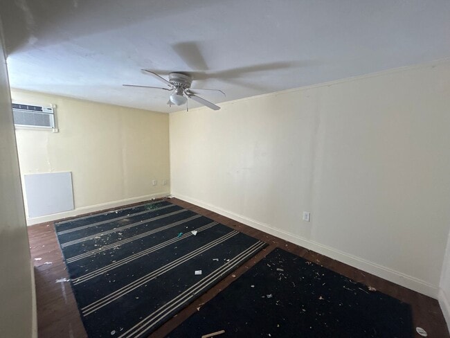 Building Photo - 3 Bed / 2.5 Bath – Steps from Doak Campbell Stadium – Only $1,800!