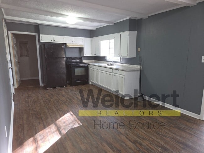 Building Photo - Freshly Updated 3-Bedroom on a Quiet Street