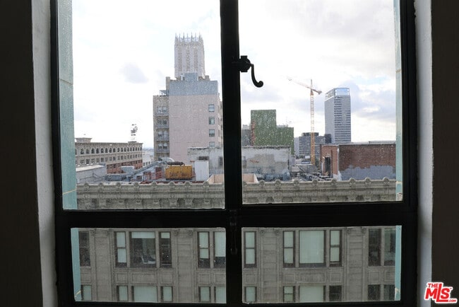 Building Photo - 849 S Broadway