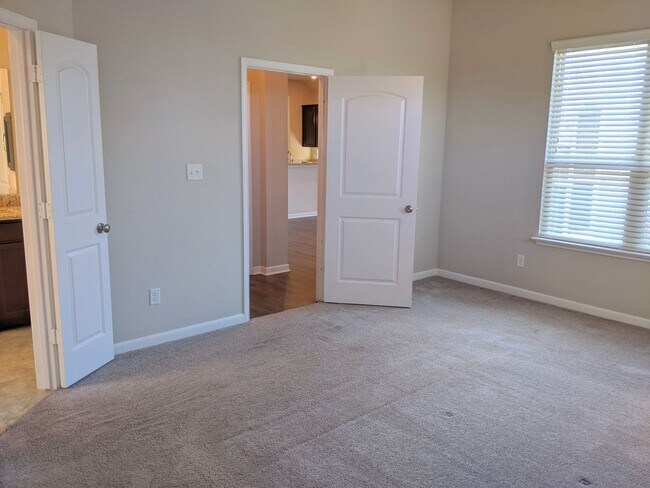 Building Photo - Available August 2026! Beautiful Home in Bryan!