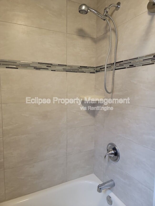 Building Photo - 805 3rd St