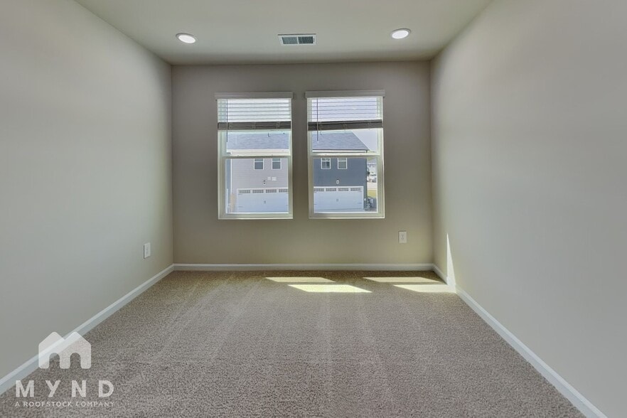 Building Photo - 3512 Rosebush Dr