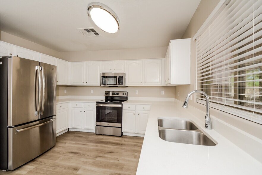 Building Photo - 5116 W T Ryan Ln