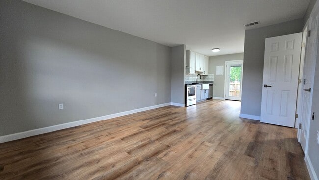 Building Photo - 2 bedroom/1.5 bath Townhouse  Kingsport, TN