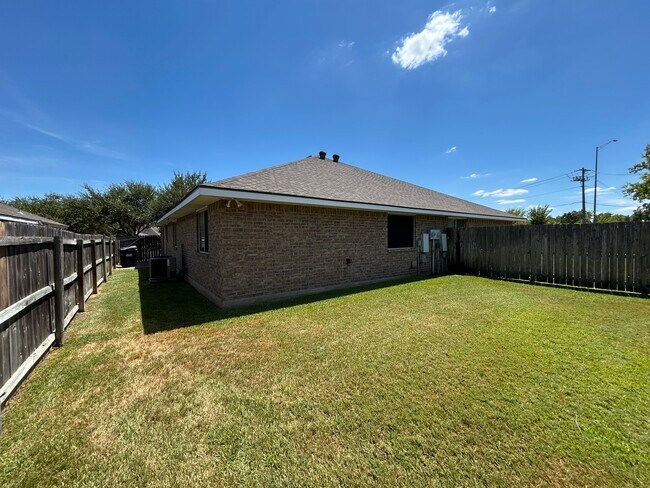 Building Photo - 3740 Oldenburg Ln