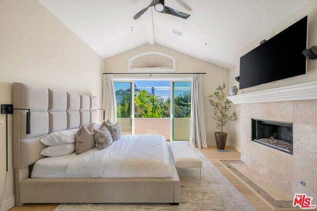 Building Photo - 707 Jasmine Ave