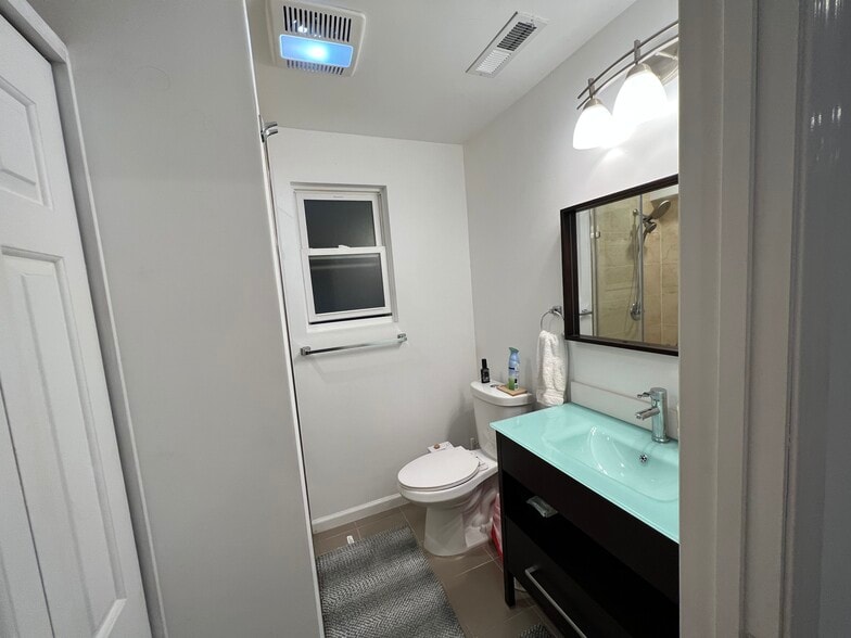 Building Photo - 524 37th Ave