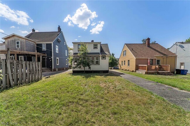 Building Photo - 3995 E 154th St