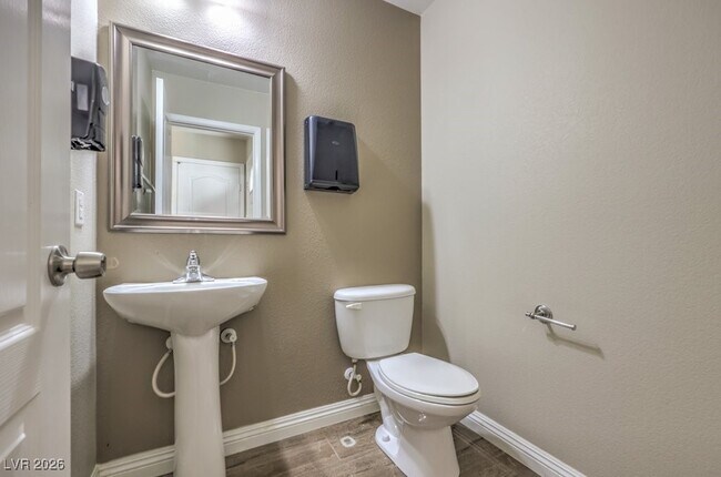 Building Photo - 7987 Delft Blue St