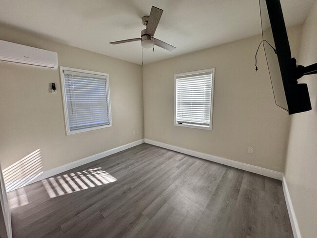 Building Photo - Fully Renovated 2BR Home Near Downtown Win...