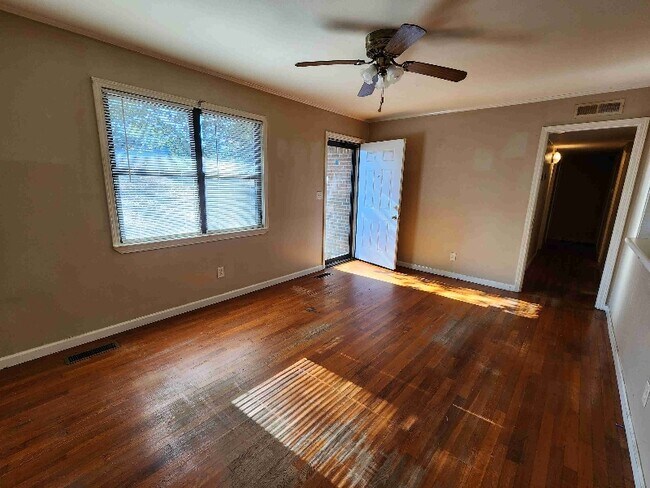 Building Photo - 5520 17th St E