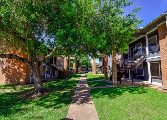 Building Photo - 1400 Eagle Lake Rd