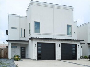 Building Photo - 2009 New Combs Rd