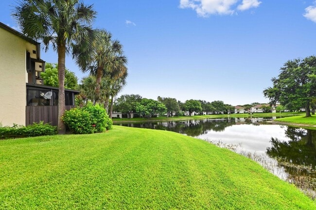 Building Photo - 4587 Carambola Cir S