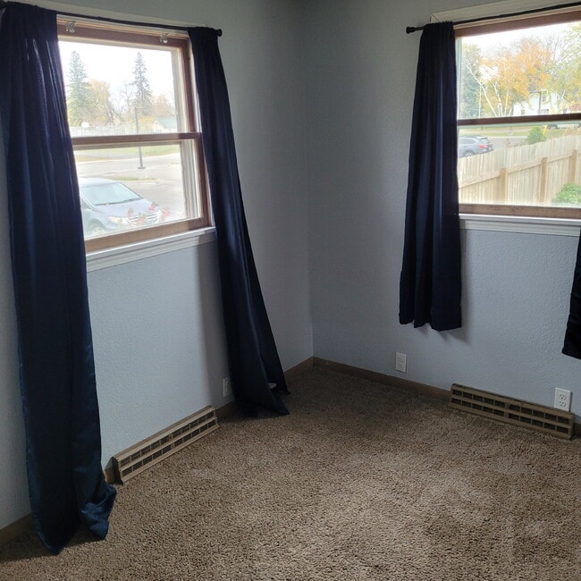 Building Photo - "Charming 3-Bed Home in Brainerd with Spac...