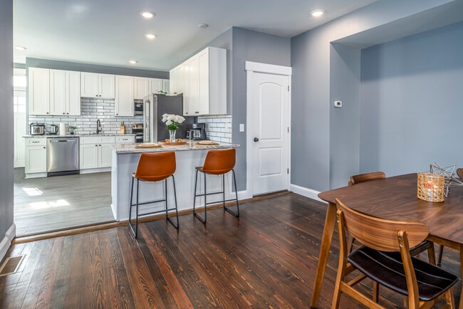 Building Photo - 422 Thornton St