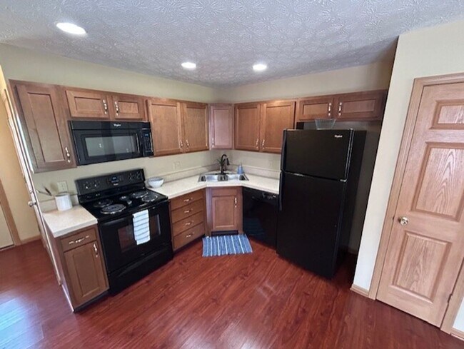 Building Photo - 1046 Laurel Tree Ct