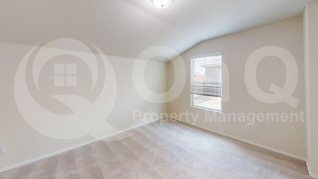 Building Photo - 426 Lake Erie Dr