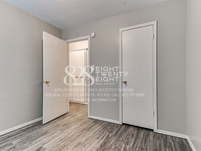 Building Photo - Now Touring & Available for Move in! 3 Bed/1.5 Bath Duplex in West Norman!