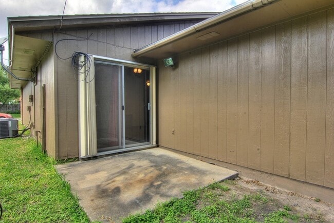Building Photo - 3810 Brookhill Dr