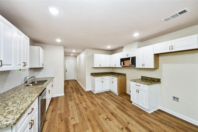 Building Photo - 2804 Bringhurst St