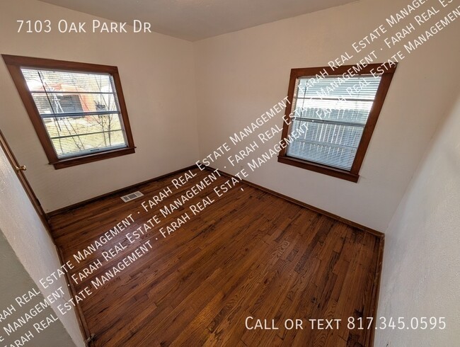 Building Photo - 7103 Oak Park Dr