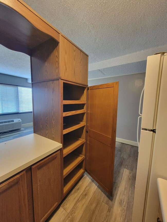 Building Photo - Knoxville 37916 - Studio condo - call Jean...