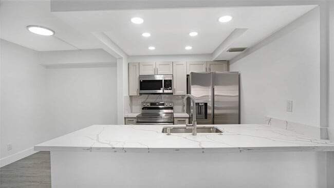 Building Photo - 9466 Boca Cove Cir