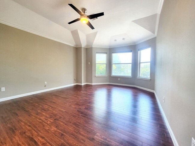 Building Photo - 1617 Sunterro-